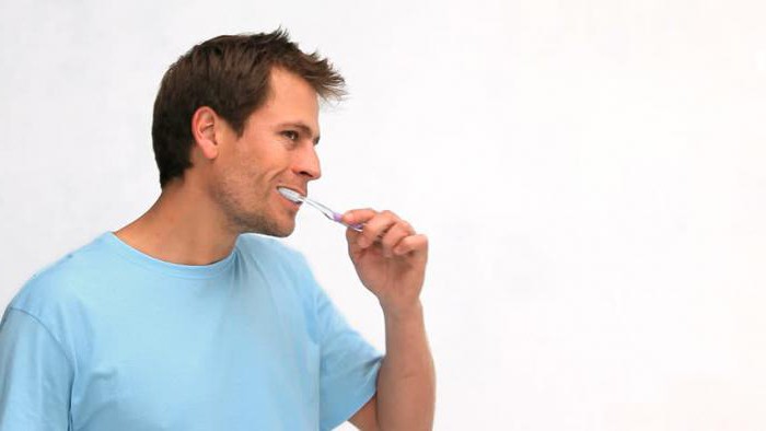 Suchá díra po extrakci zubu: příznaky a léčba